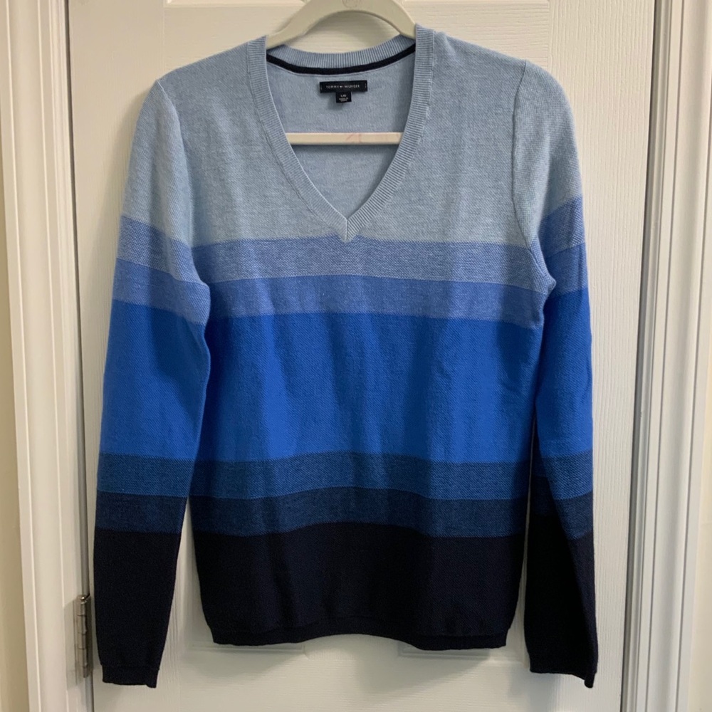 Tommy Hilfiger long sleeve light weight sweater